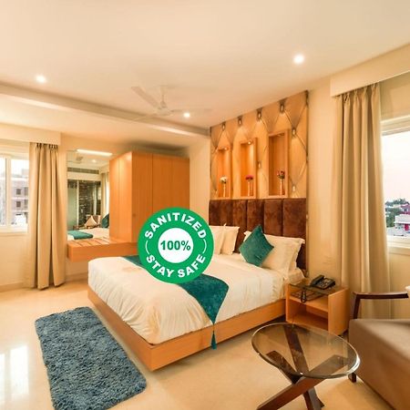 Kvr Capitol Suites Vijayawada Exterior photo