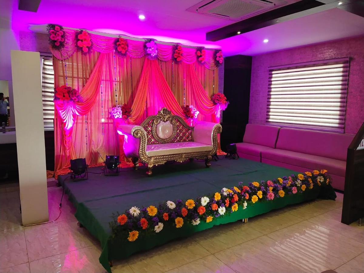 Kvr Capitol Suites Vijayawada Exterior photo