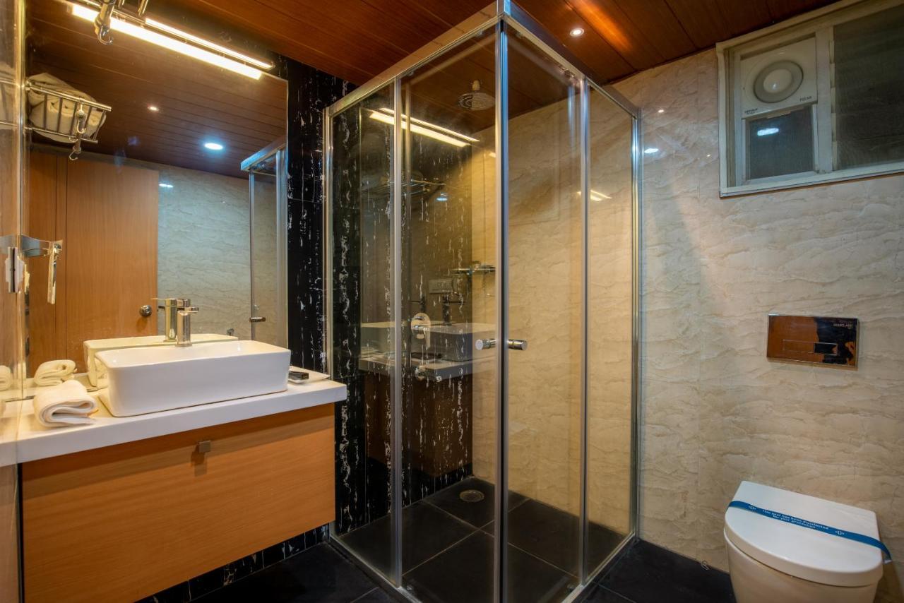 Kvr Capitol Suites Vijayawada Exterior photo