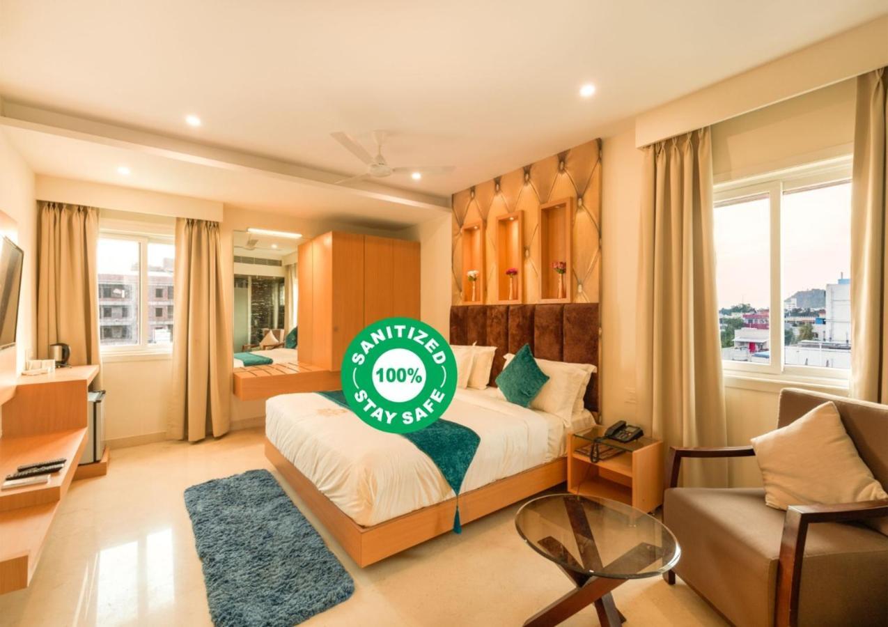 Kvr Capitol Suites Vijayawada Exterior photo